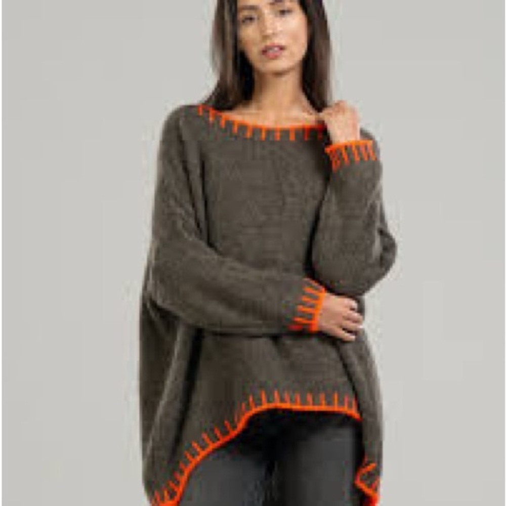 MADE IN ITALY Gray Sweater with Orange Accents (One Size)
